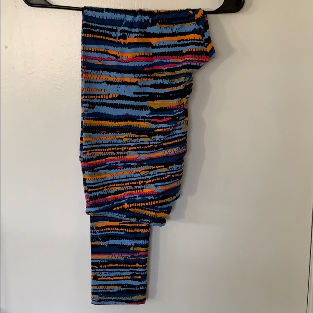 LuLaRoe Tall & Curvy Leggings